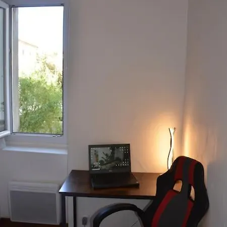 Appartement Atypique Au Sien D'Un Ancien Couvent LʼIsle-sur-la-Sorgue Esterno foto