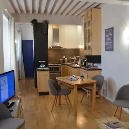 Appartement Atypique Au Sien D'Un Ancien Couvent LʼIsle-sur-la-Sorgue Esterno foto
